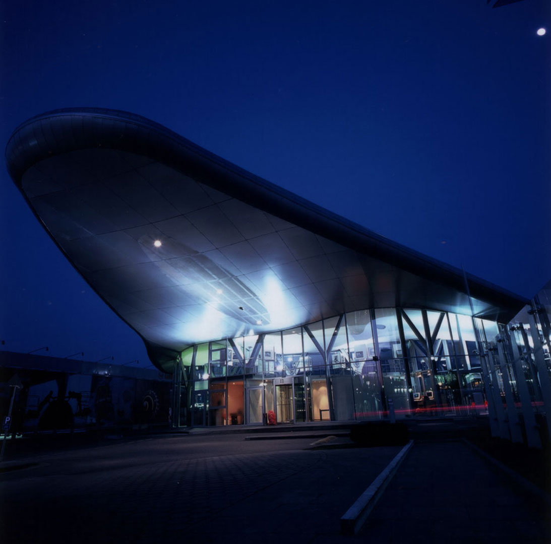 Galeriebild / Lufthansa Basis Hamburg, Lichtplanung des Empfangsgebäudes und der Außenanlagen